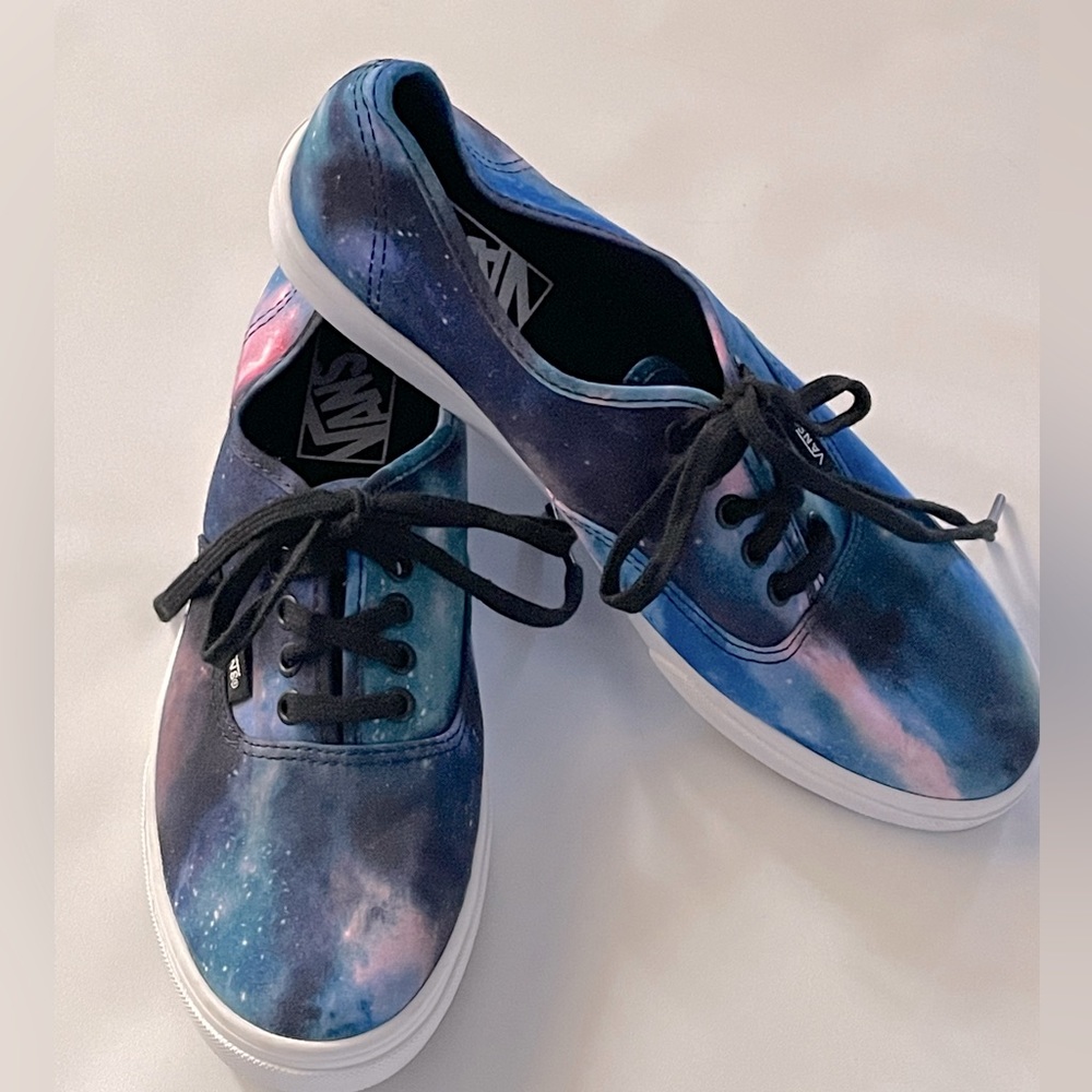 VANS Women’s Lace Up Sneakers 7.5 GALAXY New!